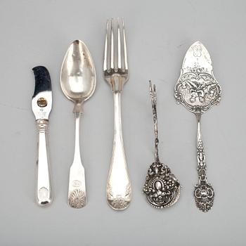 BESTICK, 5 st, silver, diverse stämplar bl.a. Åbo 1851, Zethelius Stockholm 1810. Vikt tot. 202 g.