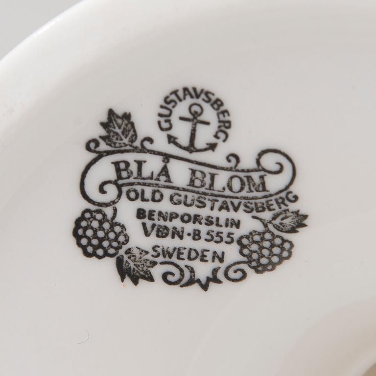 A 43-piece porcelain dinnerware set, "Blå blom", Gustavsberg.