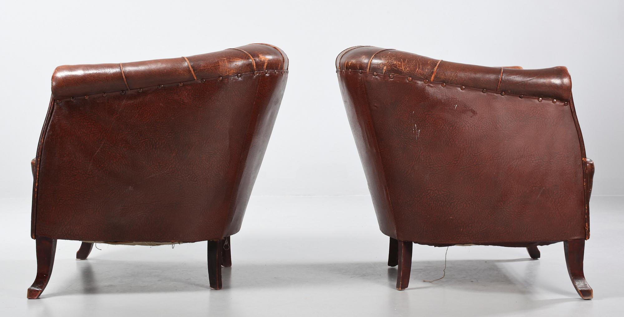 CLUBFÅTÖLJER, ett par, 1900-talets början.