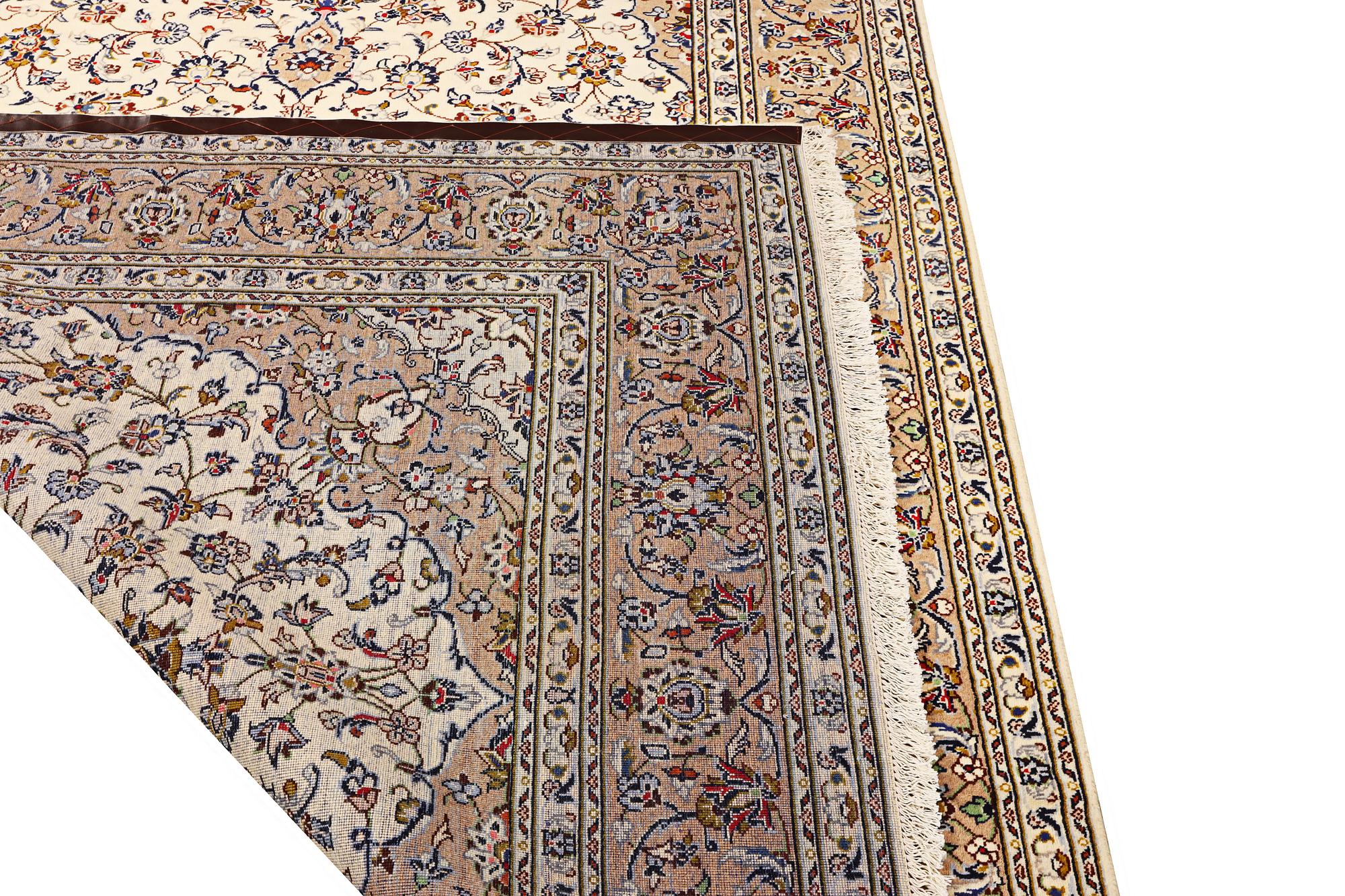 A Kashan carpet, a. 285 x 190 cm.