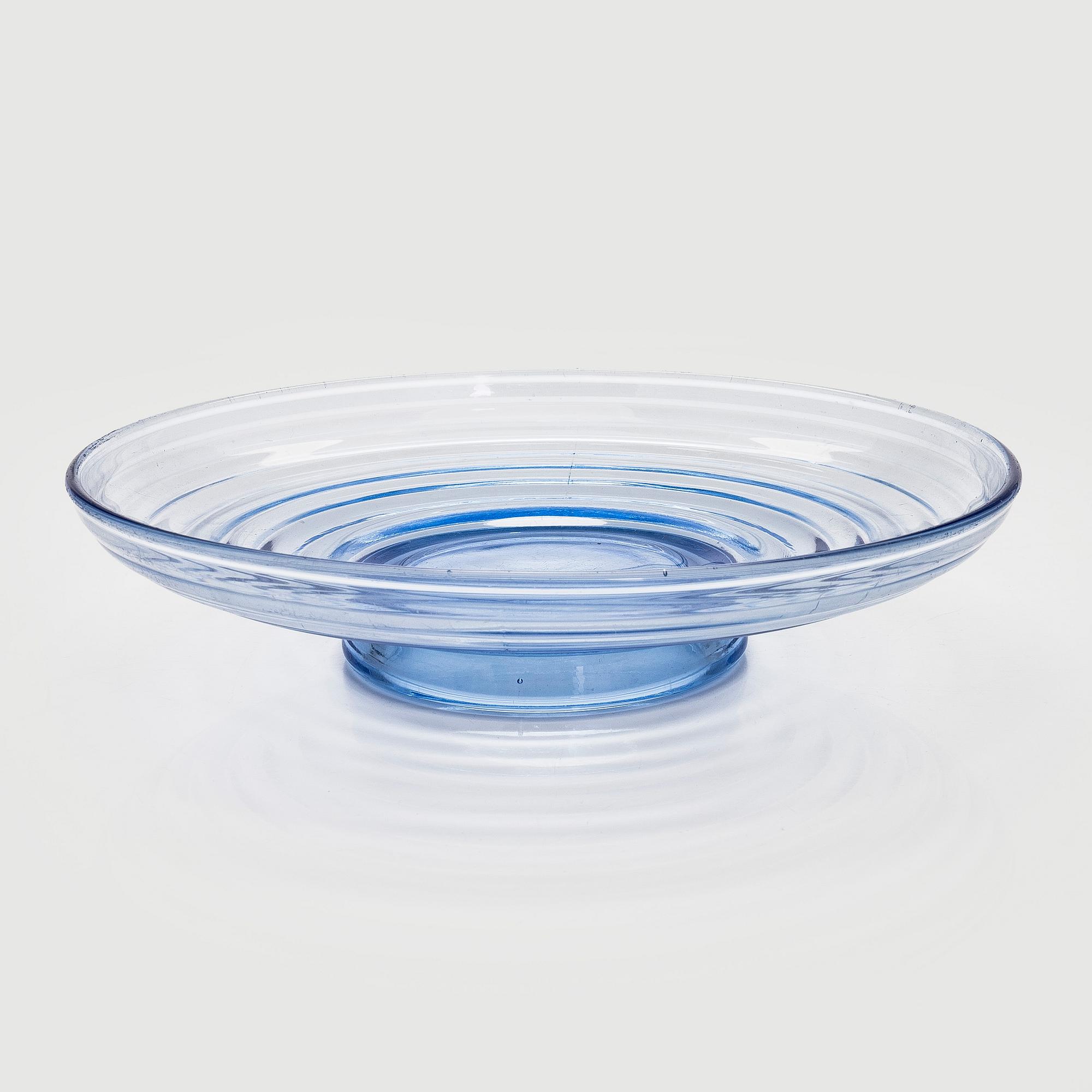 Aino Aalto, A 1930s glass bowl 4135, 'Bölgeblick'  for Karhula Glassworks, Finland.