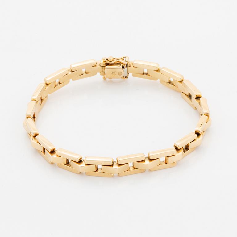 18K gold bracelet.