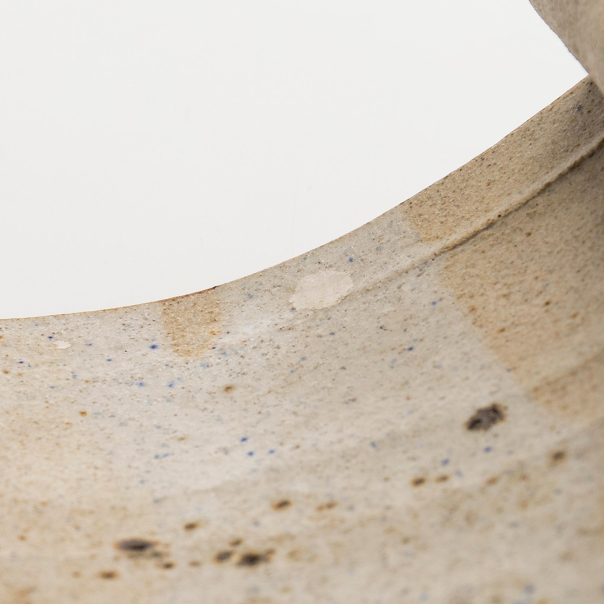 Kyllikki Salmenhaara, veistos, kivitavaraa, "Kierre", signeerattu KS.