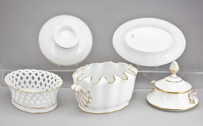 PARTI PORSLIN, 5 delar, bl a Nast à Paris, tidigt 1800-tal.