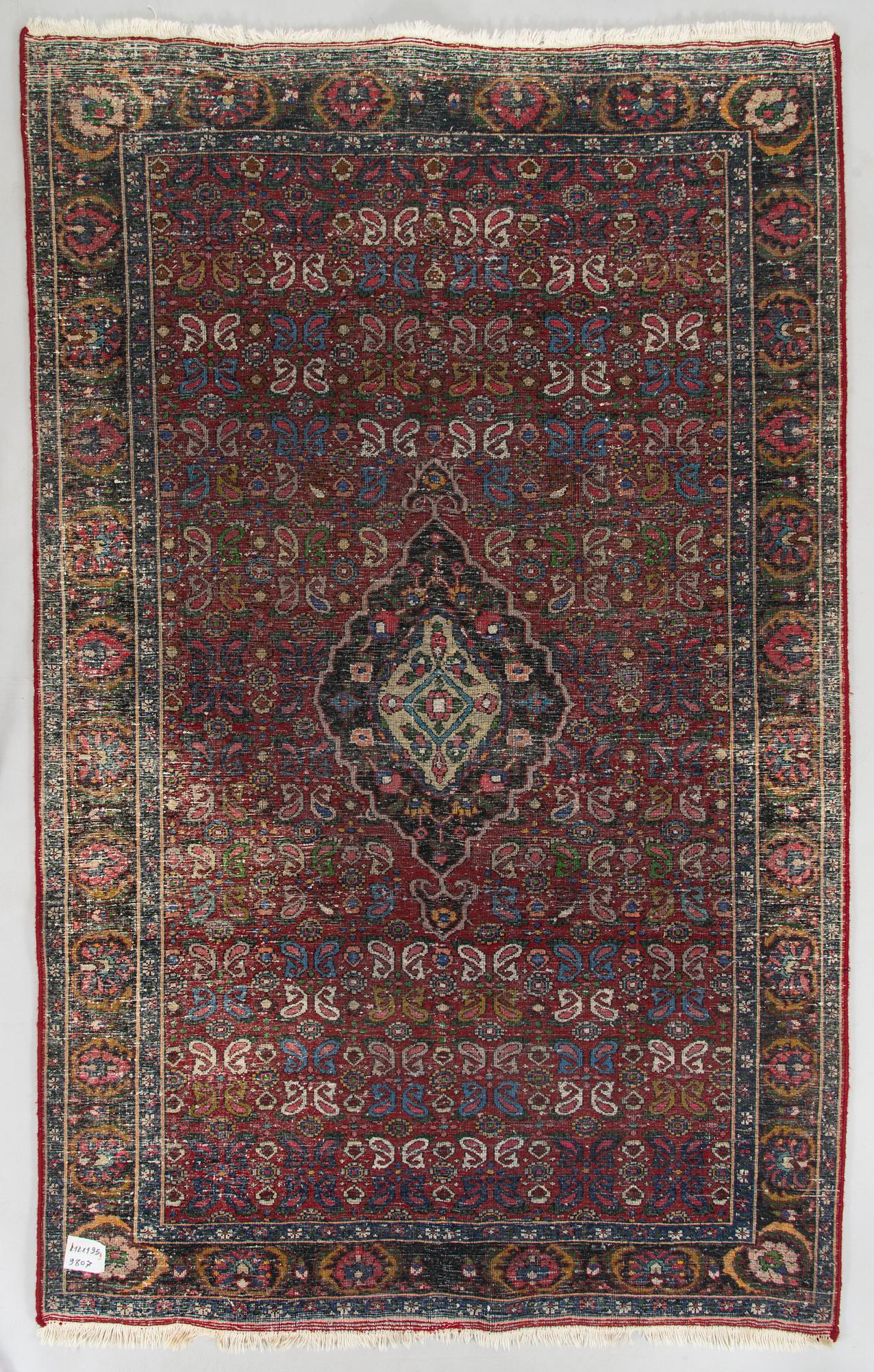 Matto, itämainen, n. 212x135 cm.