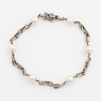 Bracelet 18K white gold, anchor links with six cultured pearls, 1950s.