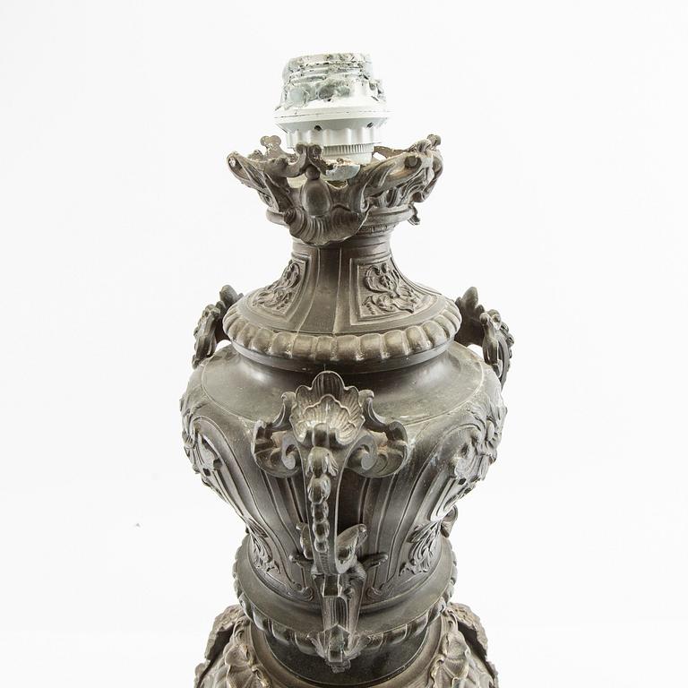 Bordslampa 1900-talets första hälft.