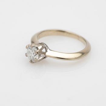Ring, 14k gold with brilliant-cut diamond.
