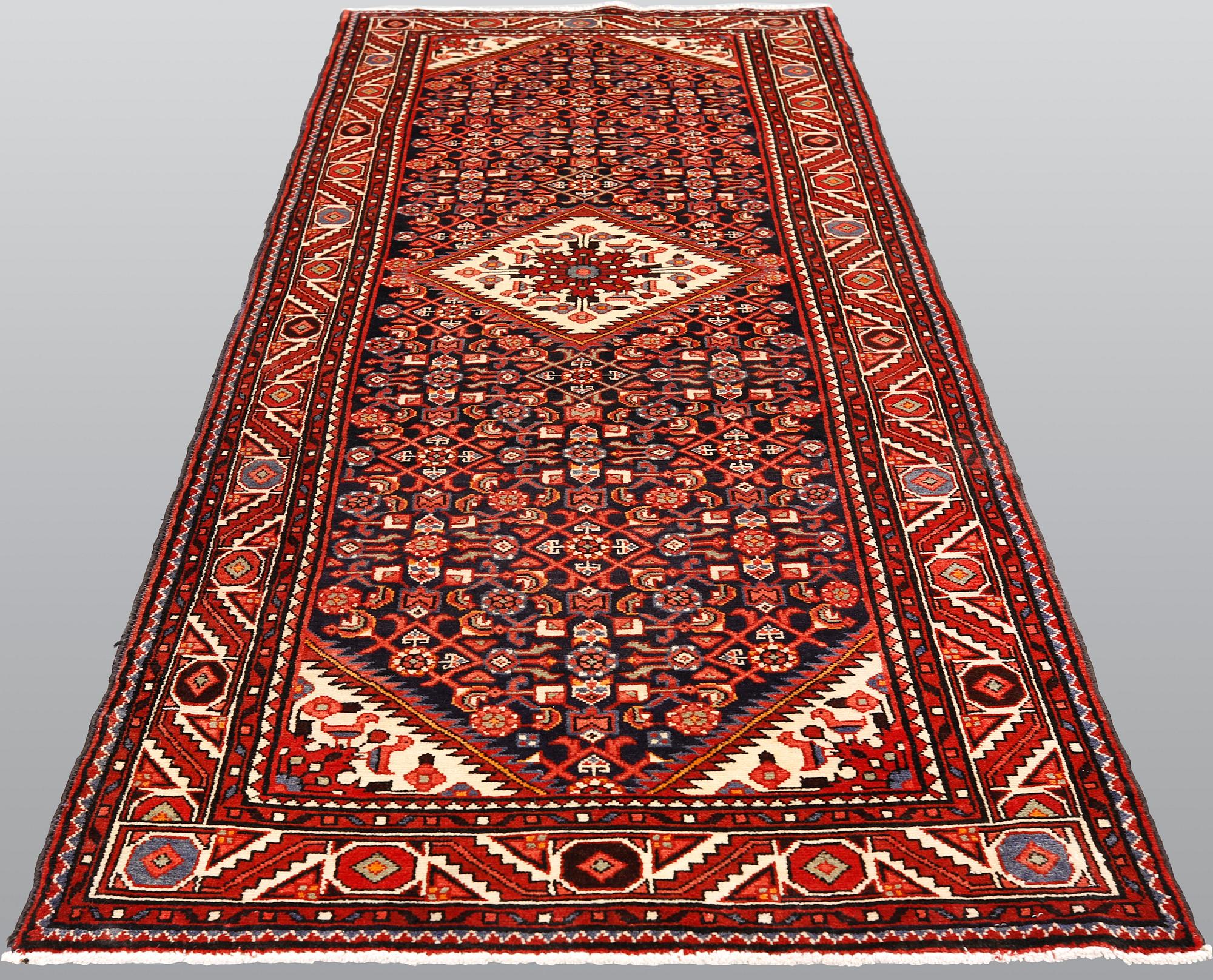 A Hamadan carpet, ca 325 x 115 cm.