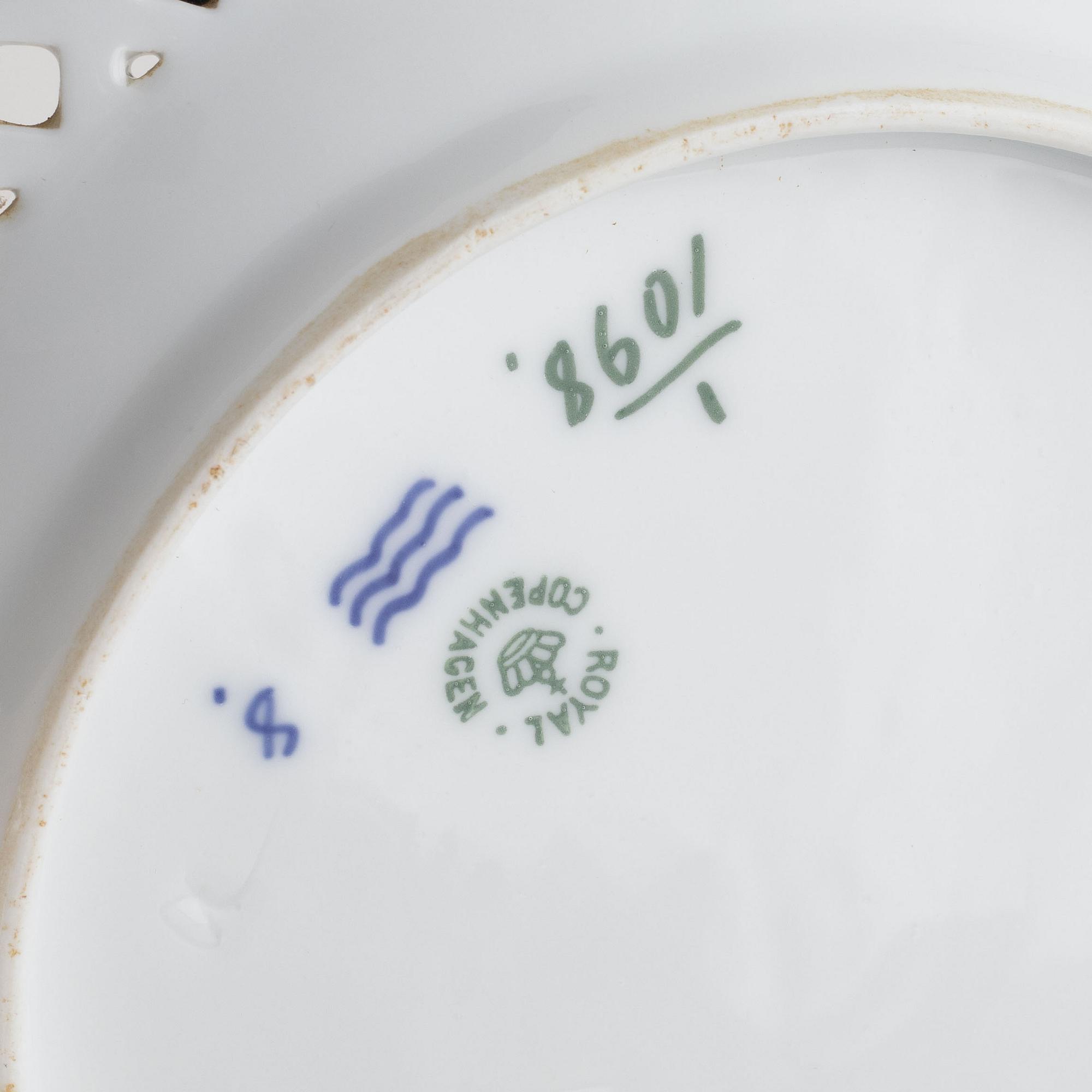 Servisdelar, 3 st, porslin, "Musselmalet", Royal Copenhagen, Danmark.