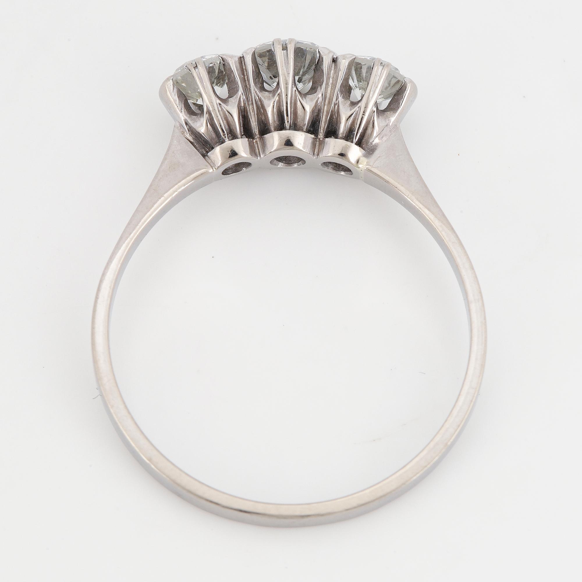 RING, med tre briljantslipade diamanter,