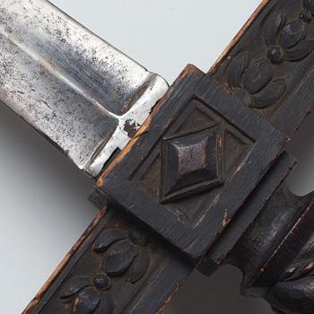 SVÄRD, med svensk klinga m/1773 avsedd för det tunga kavalleriets pallascher. Senare fäste från 1800-talet.