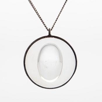 Tapio Wirkkala, riipus, hopeaa ja akryyli, signeerattu TW, Holger Lindström, Helsinki 1961, sekä ketju.