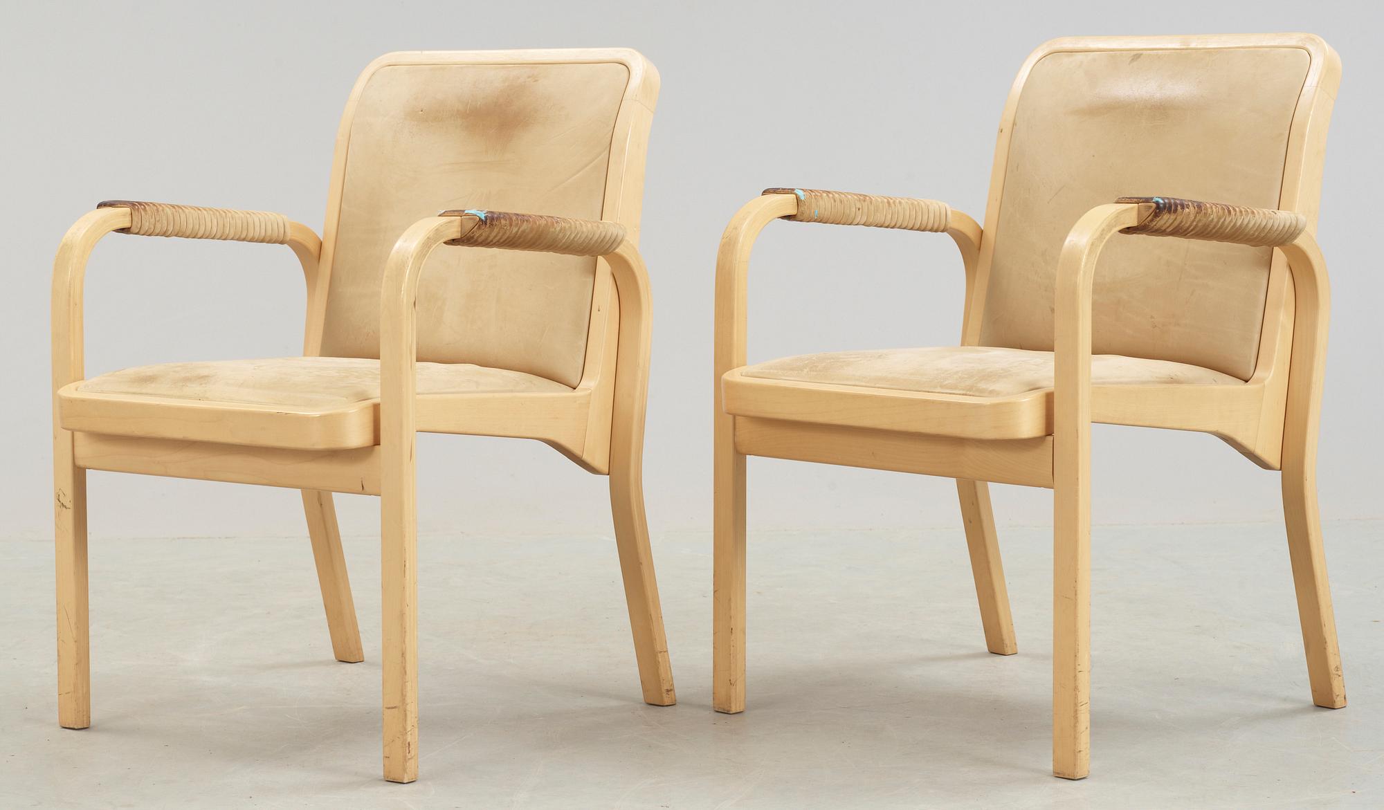 KARMSTOLAR, ett par, modell E45, Alvar Aalto, Artek.