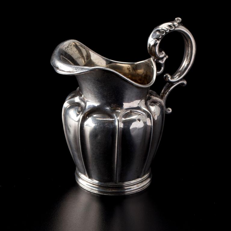 SALTKAR, BÄGARE samt GRÄDDSNÄCKA, silver, Ryssland och Sverige. Vikt tot. 171 g.