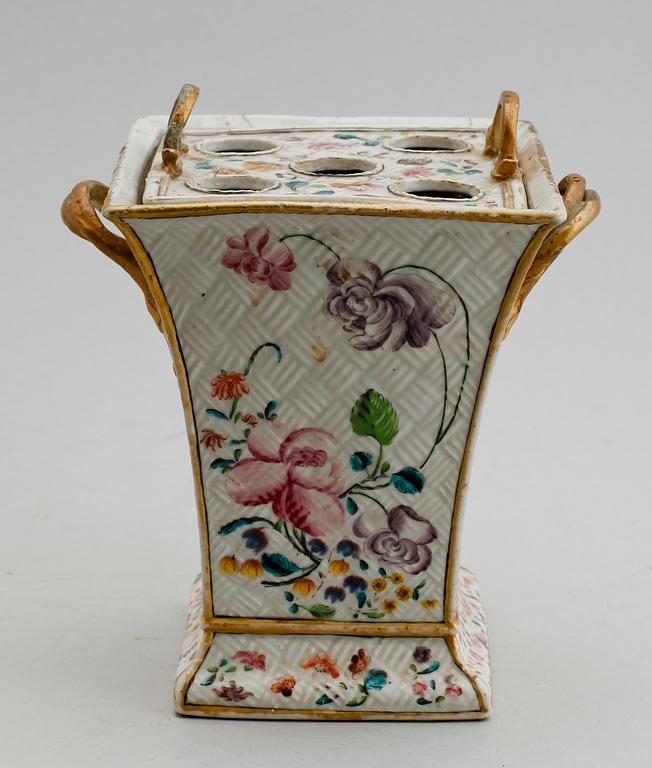 YTTERFODER/TULPANVAS porslin, Kina, Qianlong 1736-1795.