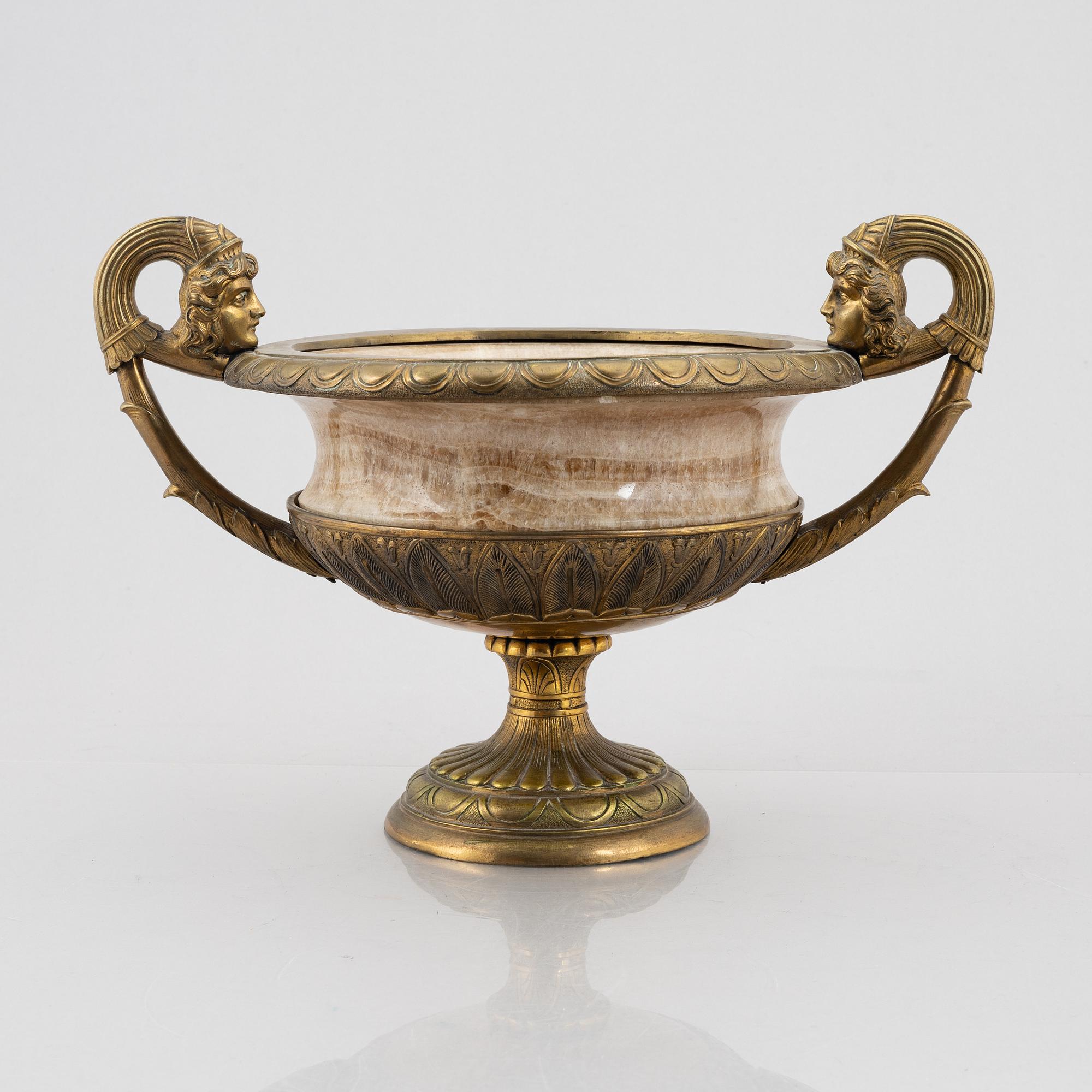 A centerpiece bowl, around 1900.