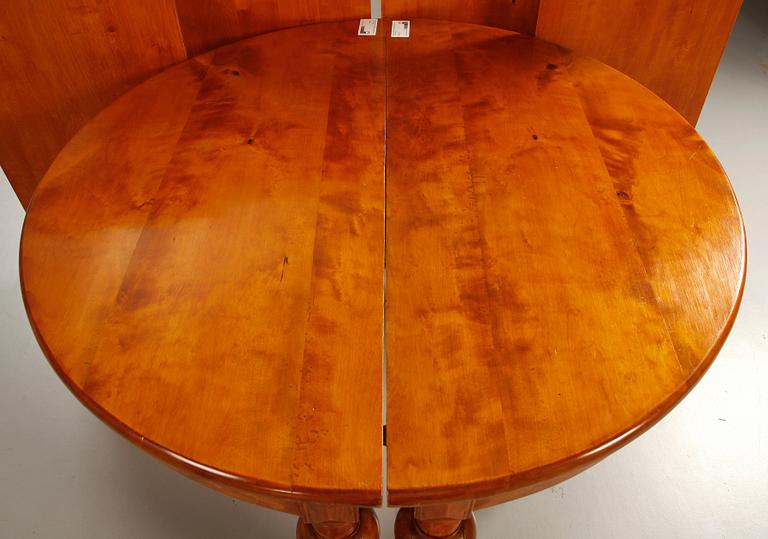 MATSALSBORD och STOLAR, 8 st, 1800-1900-tal.