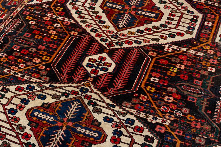 Matta, Bakhtiari, ca 290 x 190 cm.