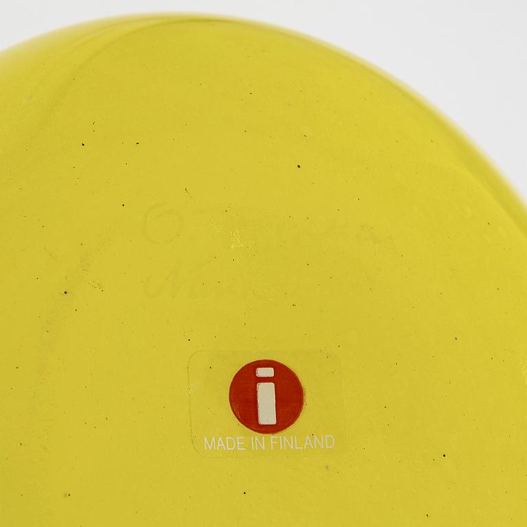 Oiva Toikka, a "Golden Oriole" glass bird, signed O. Toikka Nuutajärvi.