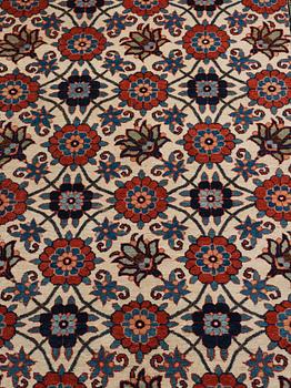 A carpet, semi-antique Veramin, ca 317-323 x 196-200 cm.