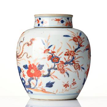 Kruka med lock, porslin. Qingdynastin, Kangxi (1662-1722).
