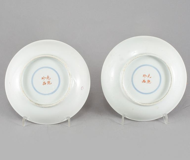SKÅLFAT, ett par, porslin, Kina, 1800-/1900-tal.