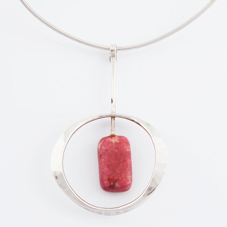 Tone Vigeland, a sterling silver and thulite necklace, Norway 1960s.