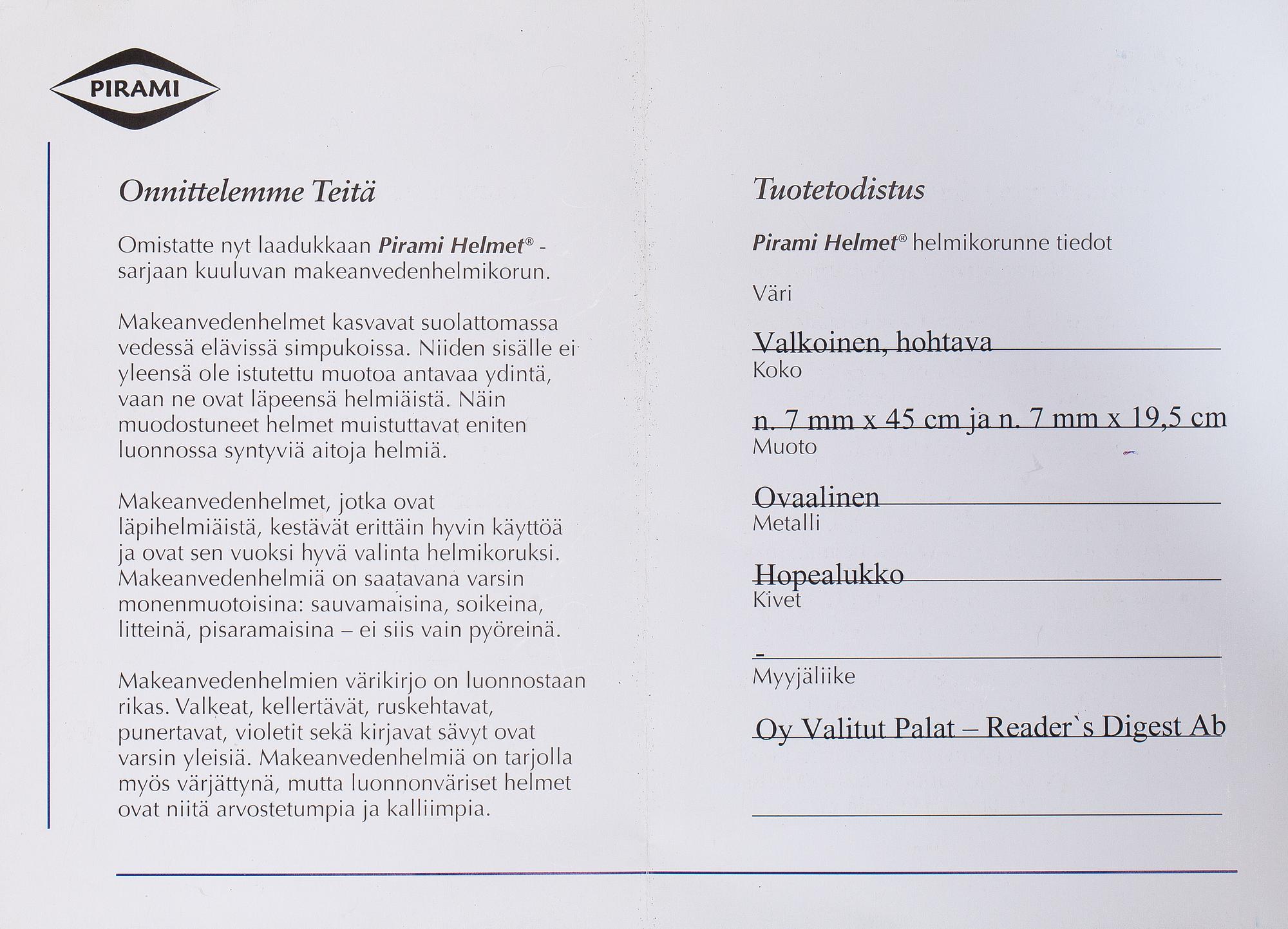 A pearl collier and bracelet with cultured pearls and silver clasps. Pirami.