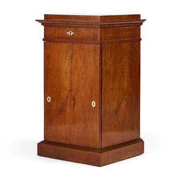 43. A Swedish Empire mahogny cabinet by J Öman (master 1815-1833).