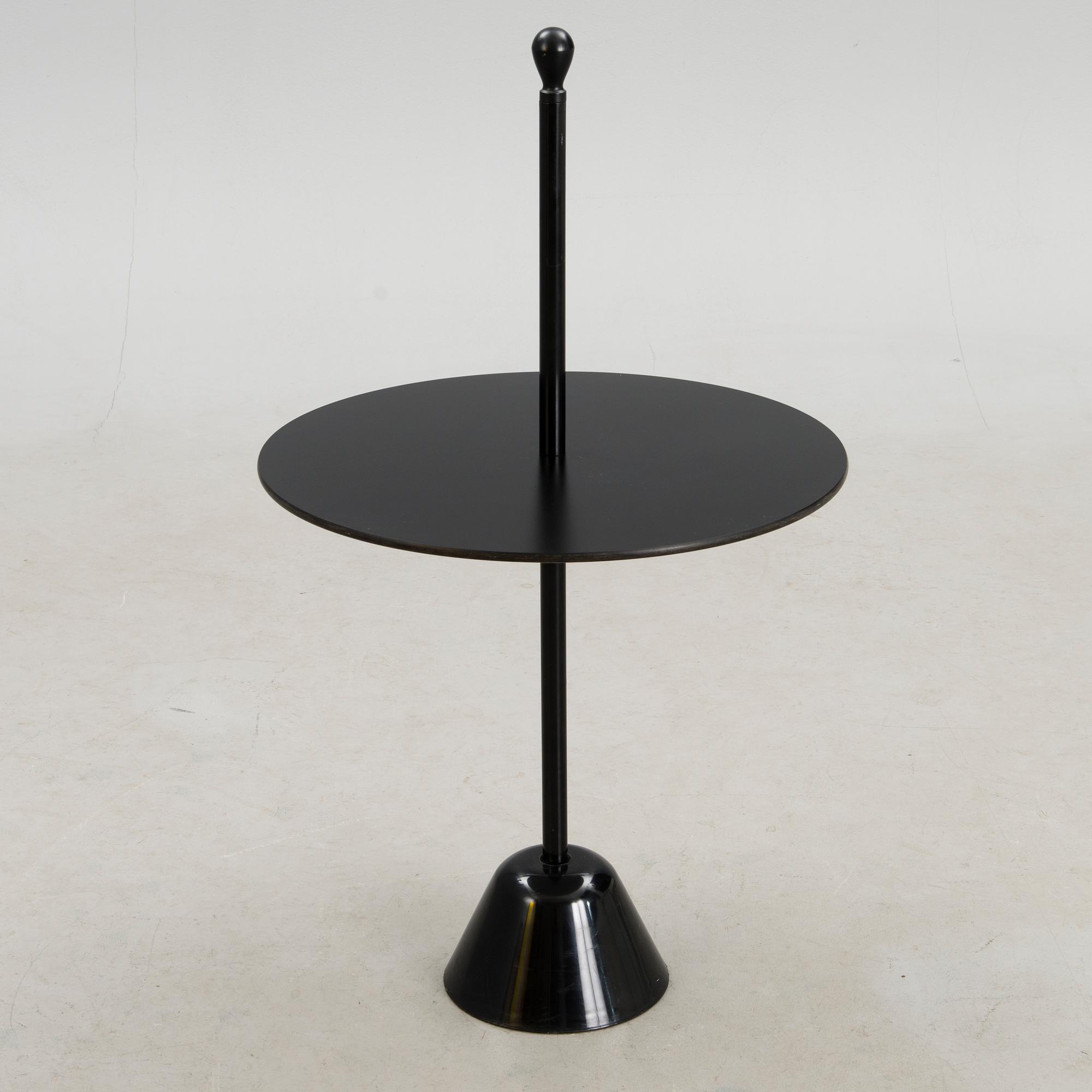 ACHILLE CASTIGLIONI, SIVUPÖYTÄ, "Servomuto", Zanotta, Italia. Malli muotoiltu v. 1974.