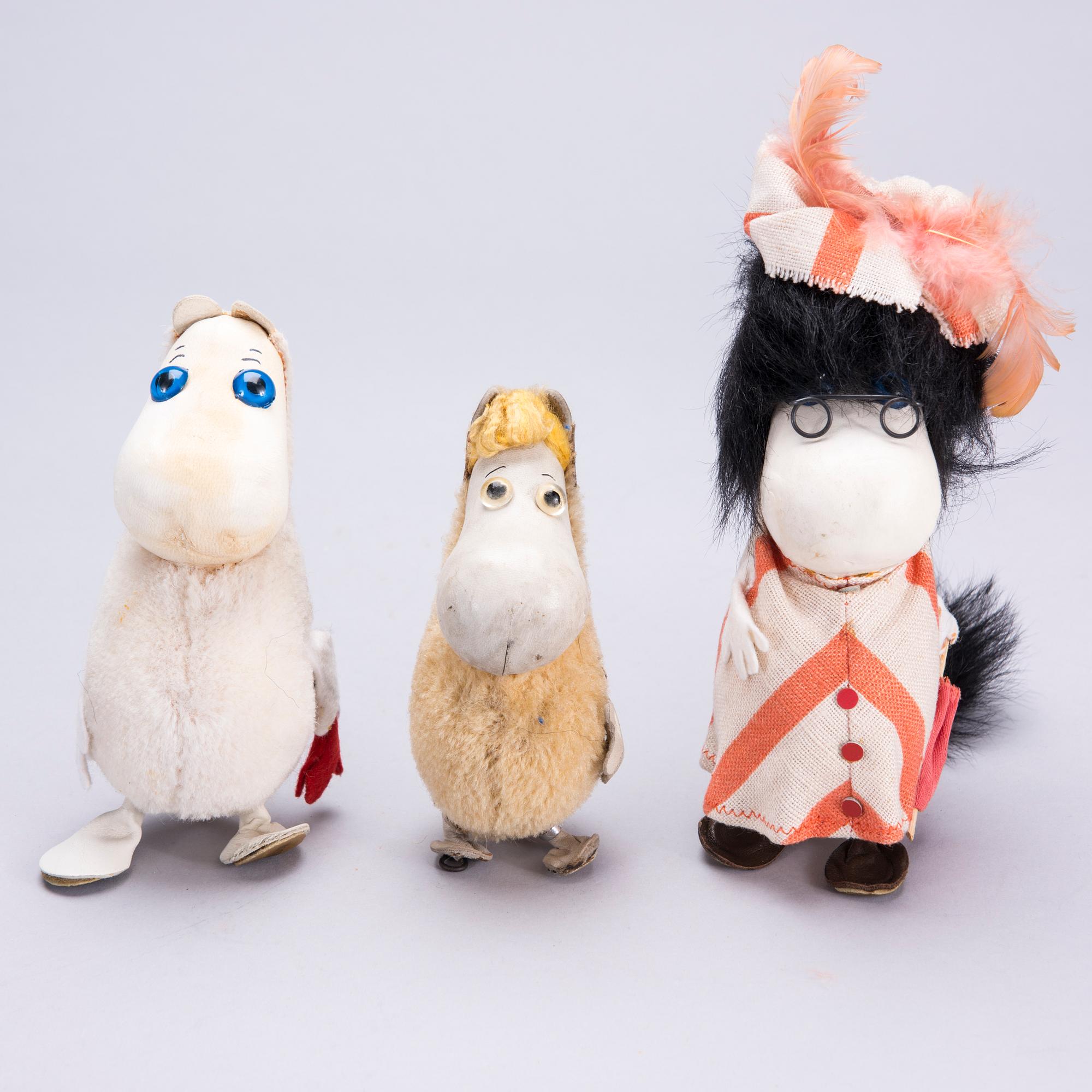 MUMINFIGURER, 3 st, samt TYGMÄRKE, Atelier Fauni, Finland, 1950-60-tal.