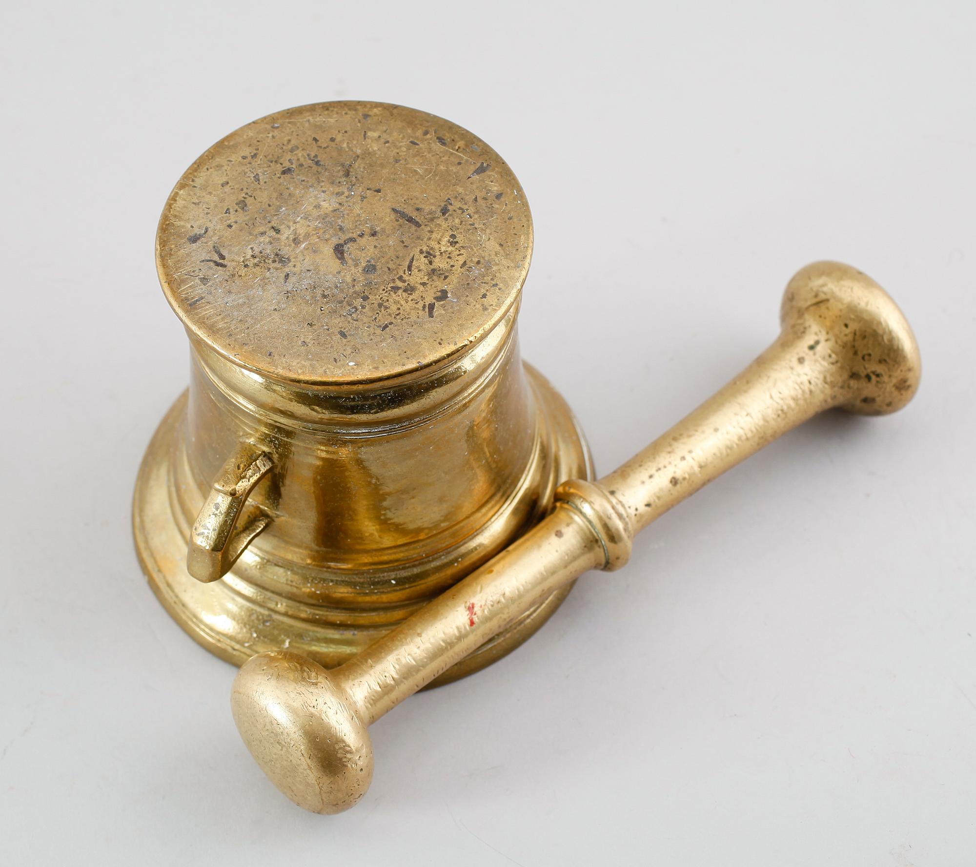 MORTEL MED STÖT, mässing, sannolikt 1700-tal.