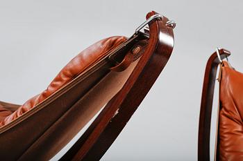 FÅTÖLJER, ett par, samt SOFFBORD, "Falcon chair", Sigurd Russel, Vatne möbler, Norge, 1970-tal.