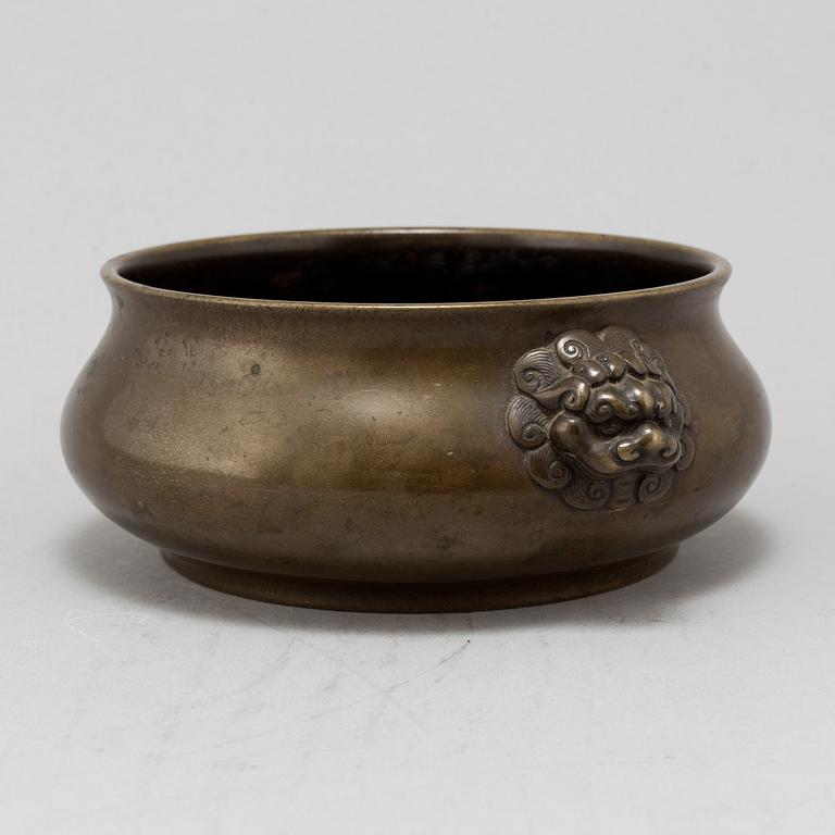 A Chinese bronze censer, 20th Century.