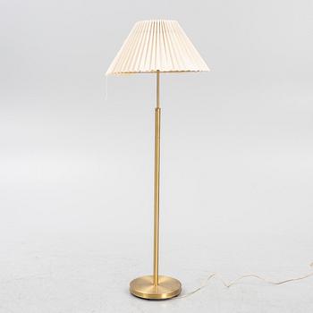 Josef Frank, golvlampa, modell 2148, Firma Svenskt Tenn.