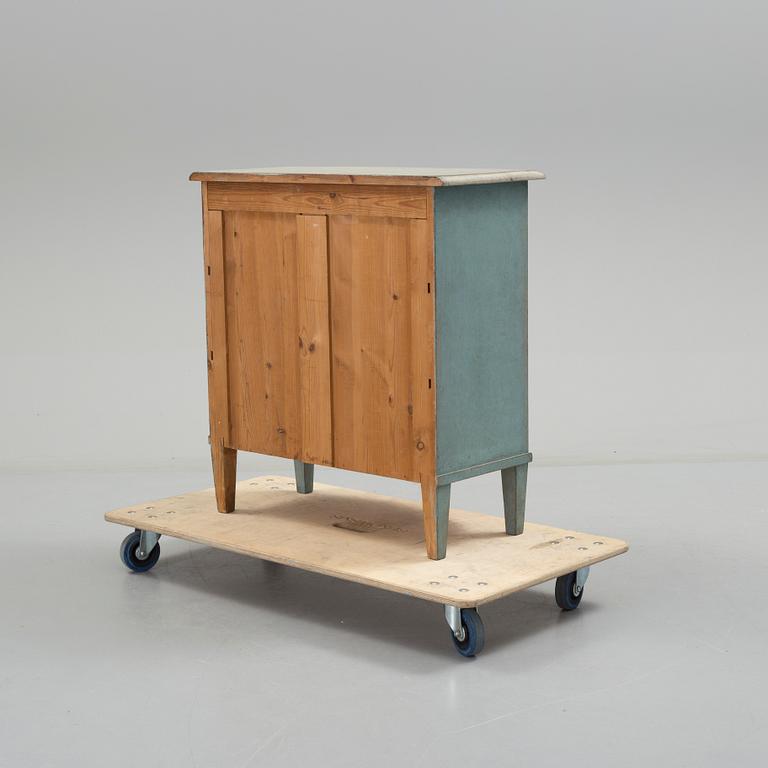 BYRÅ, gustaviansk stil, tidigt 1900-tal.