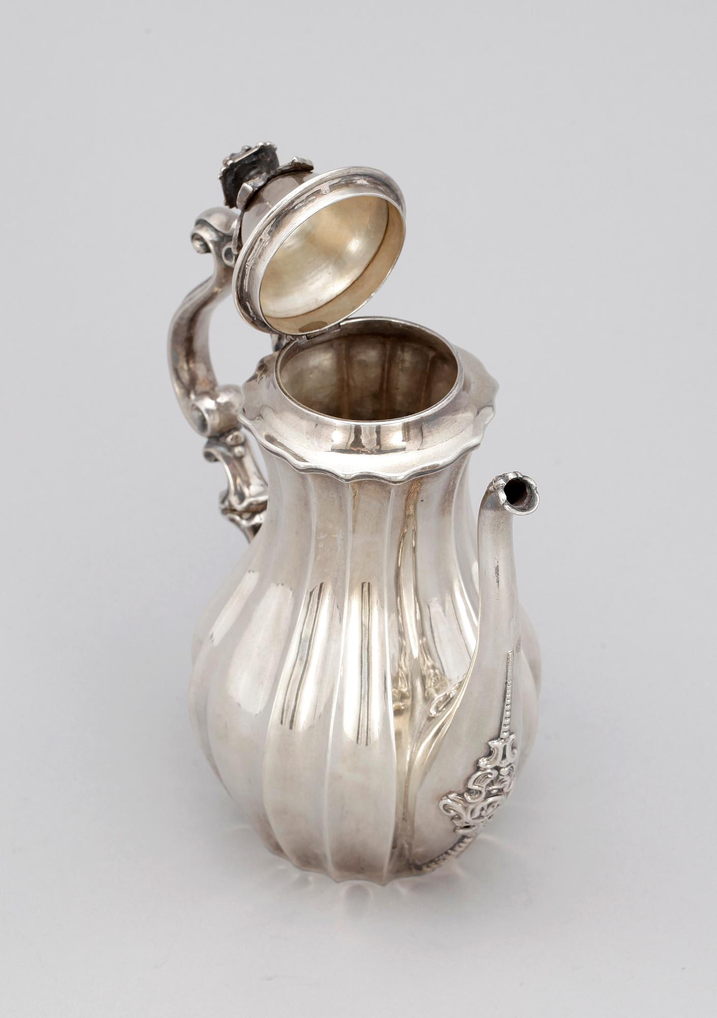 KAFFEKANNA, silver, nyrokoko, Gustav Möllenborg, Stockholm, 1848, vikt ca 513g.