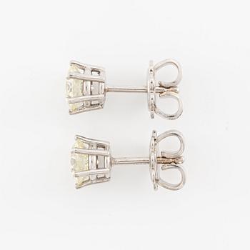 Earrings 14K white gold with brilliant cut diamonds.