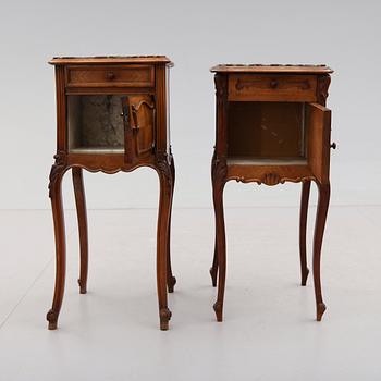 SÄNGBORD, 1 par, rokokostil, omkring år 1900.