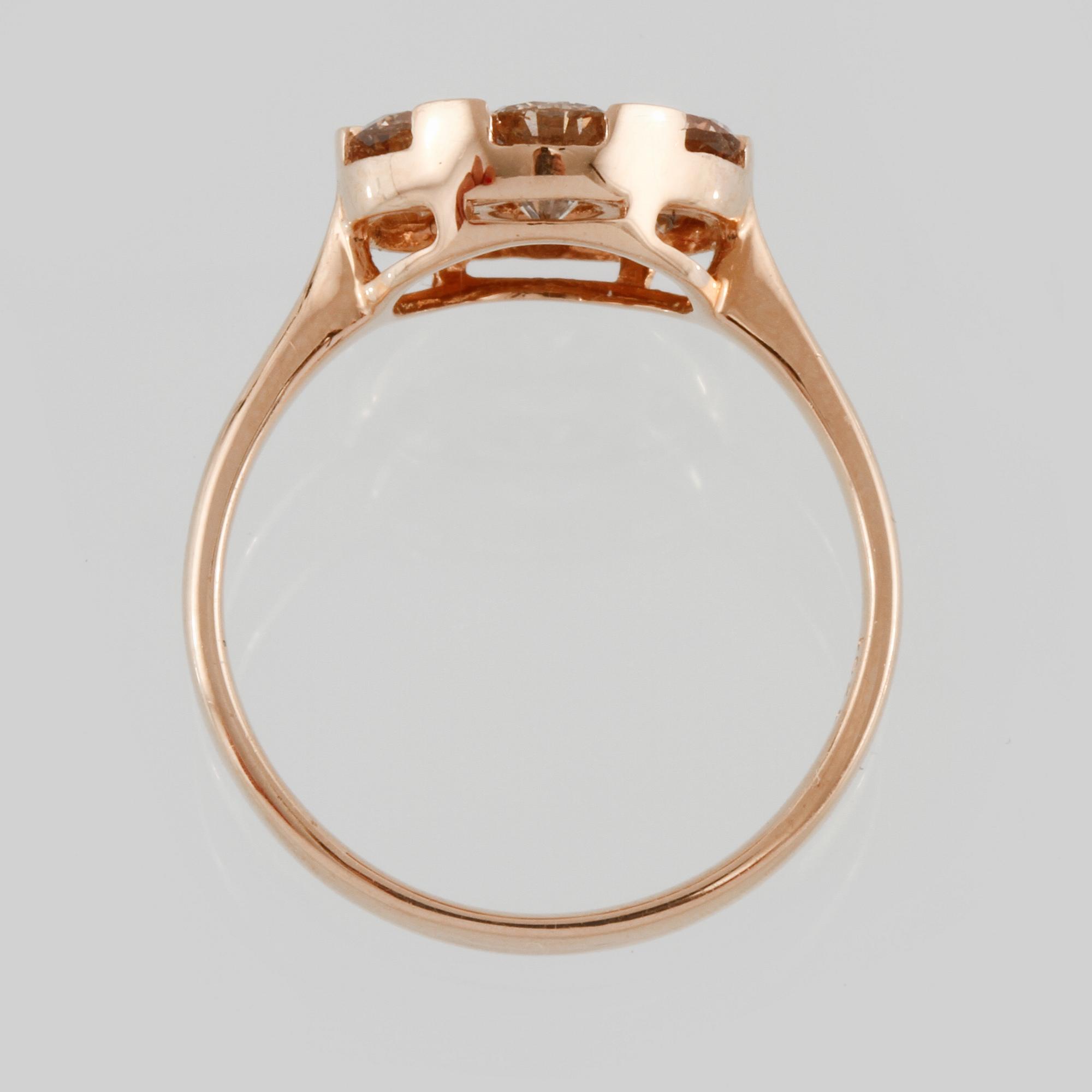RING, 18K guld med 7 briljantslipade diamanter 1.25 ct. Vikt 2,9 gram.