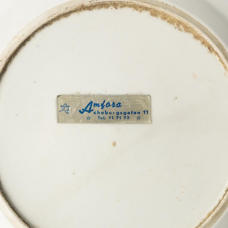 A pair of grisaille dinner plates, Qing dynasty, 19th century.