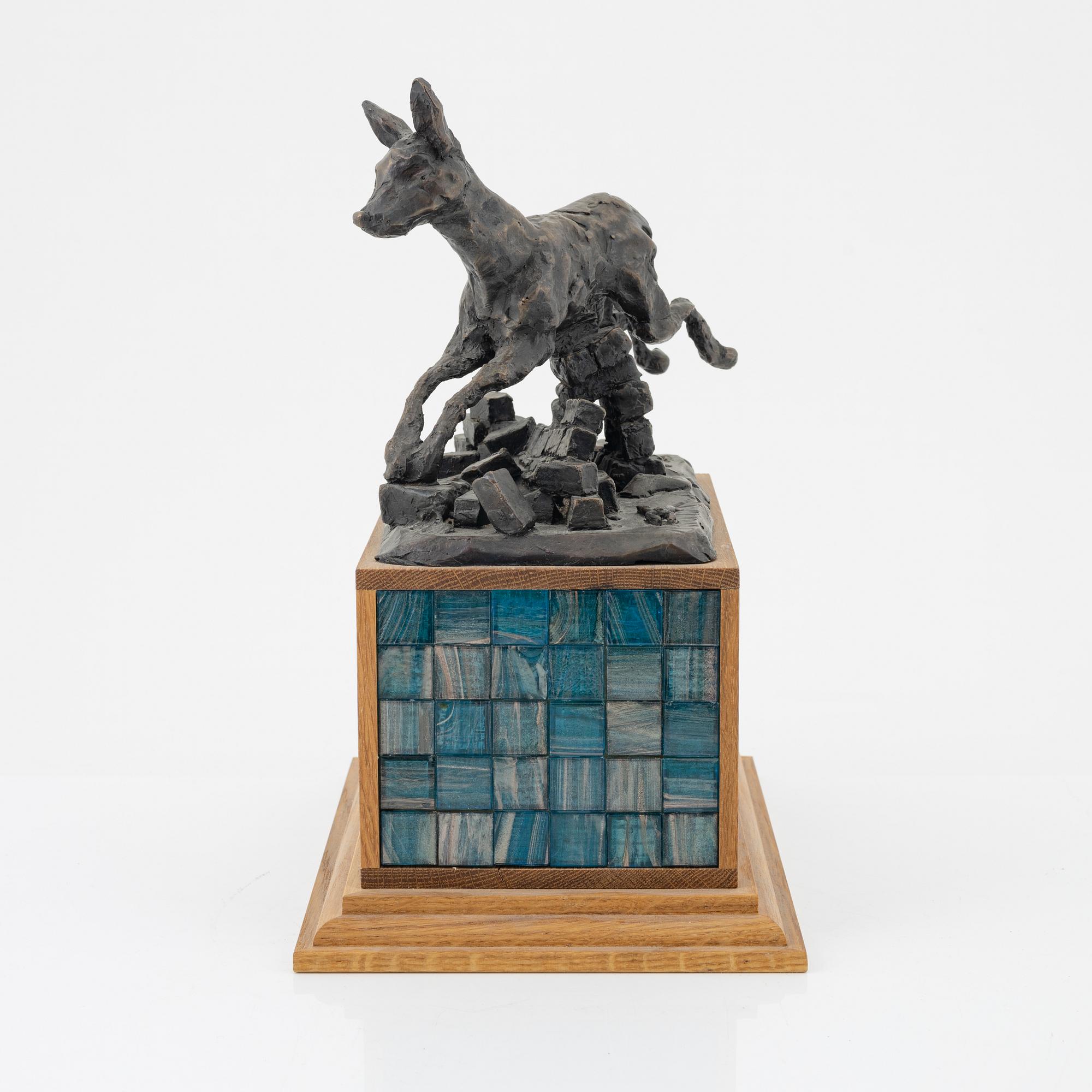 Ernst Billgren, skulptur, brons på sockel av mosaik och trä, signerad på plakett. Ed 90.