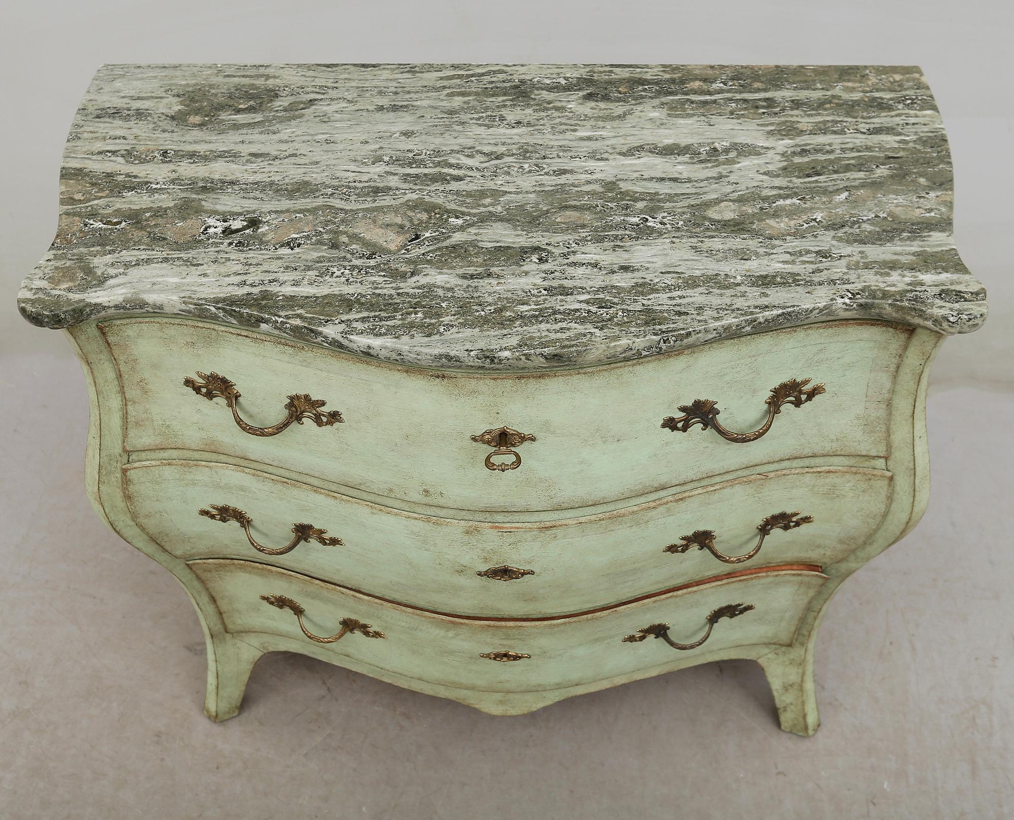 BYRÅ, rokokostil, 1900-talets första hälft.