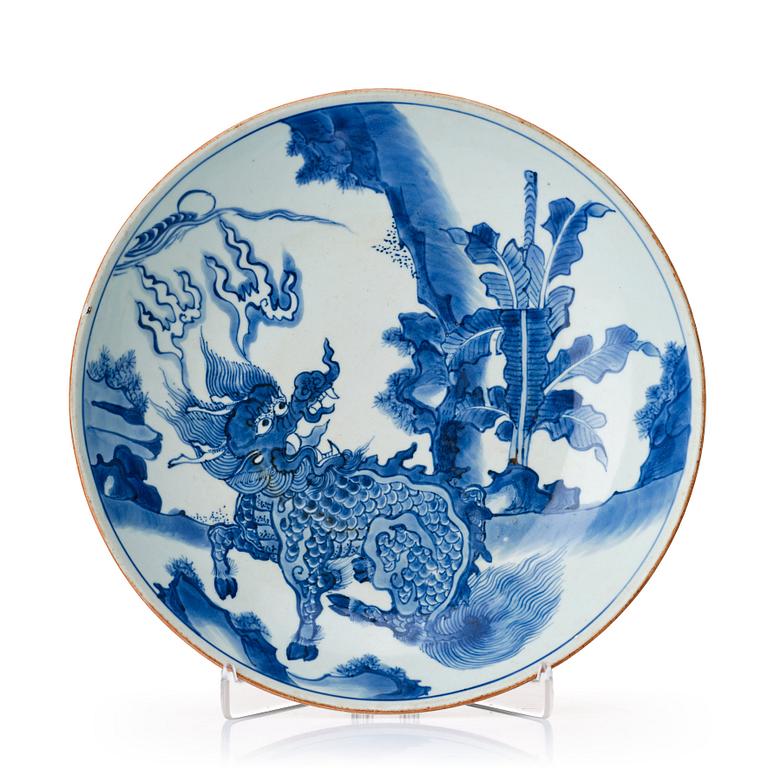 A blue and white transitional dish, 17th Century.