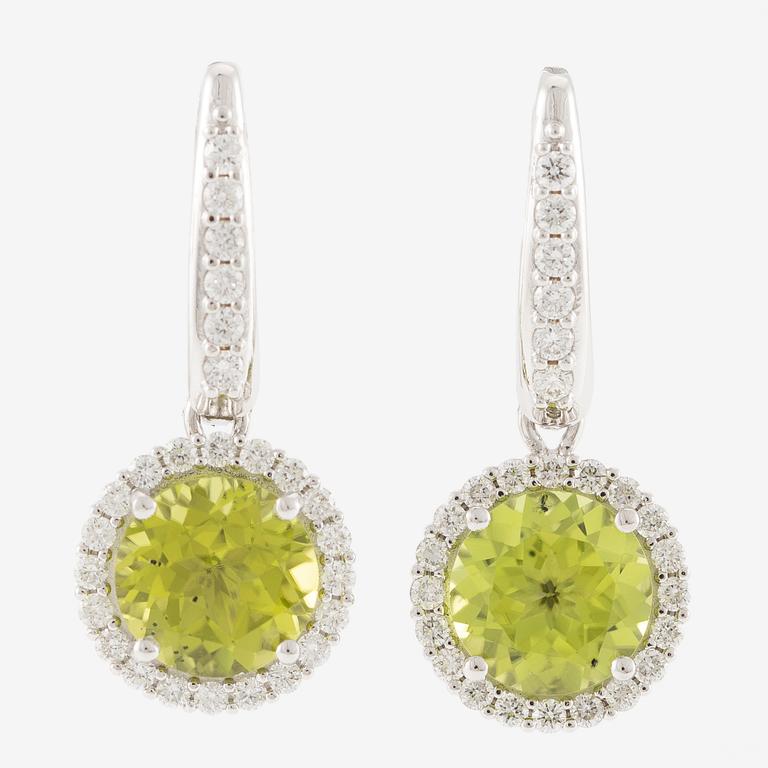 Earrings with peridot and brilliant-cut diamonds.