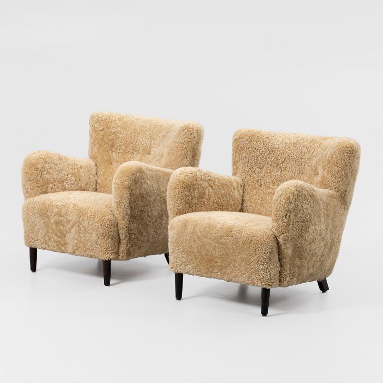 Armchairs, a pair, Scandinavian Modern, Danish master cabinetmaker, 1940s.