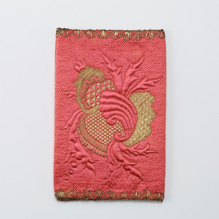 A WALLET, SILK. 17 x 11 cm. Sweden around the middle of the 18th century.