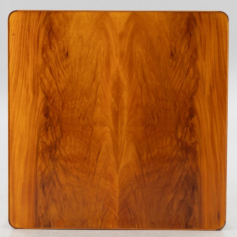 Josef Frank, a 'Diplomat' coffee table, model 2073, Firma Svenskt Tenn, Sweden.