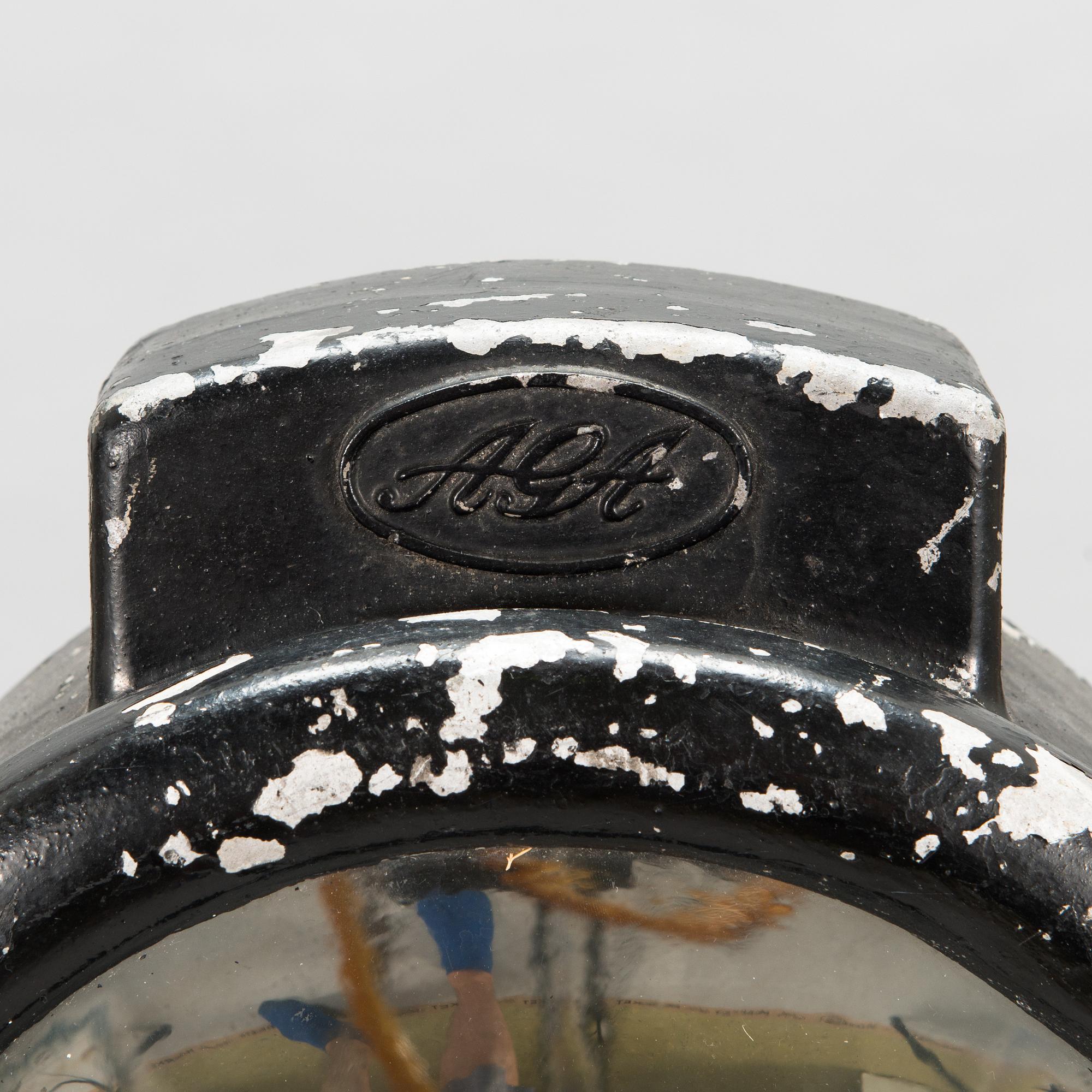 Golvlampa, bestående av olika delar från 1900-talet.